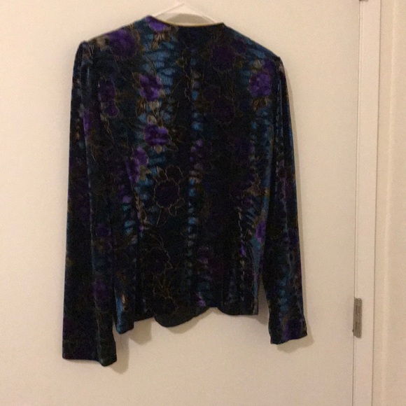 Beautiful embossed jacket. - Picture 3 of 3